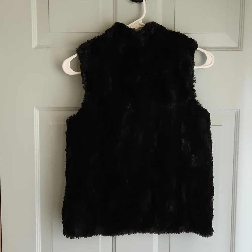 Fuzarka, Girl's, Sz 14, Black Fur Vest w Collar & 2 Zipped Pockets, Lined. - Picture 4 of 7